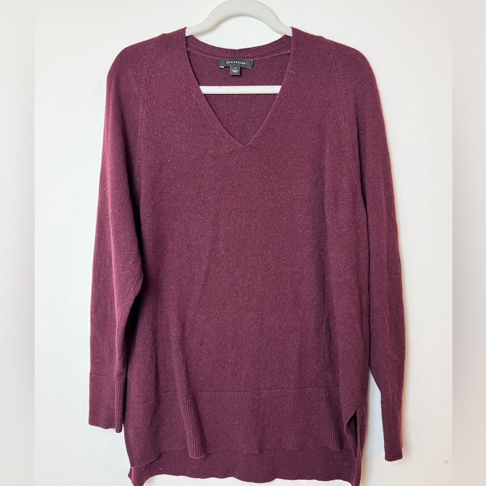 Ann Taylor Sweater Medium Burgundy Knit Merino Wool Blend‎ Long Sleeves V-Neck